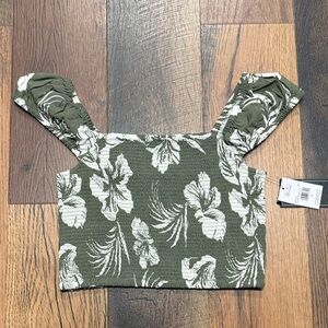 NWT Volcom Size Small Floral Green Top